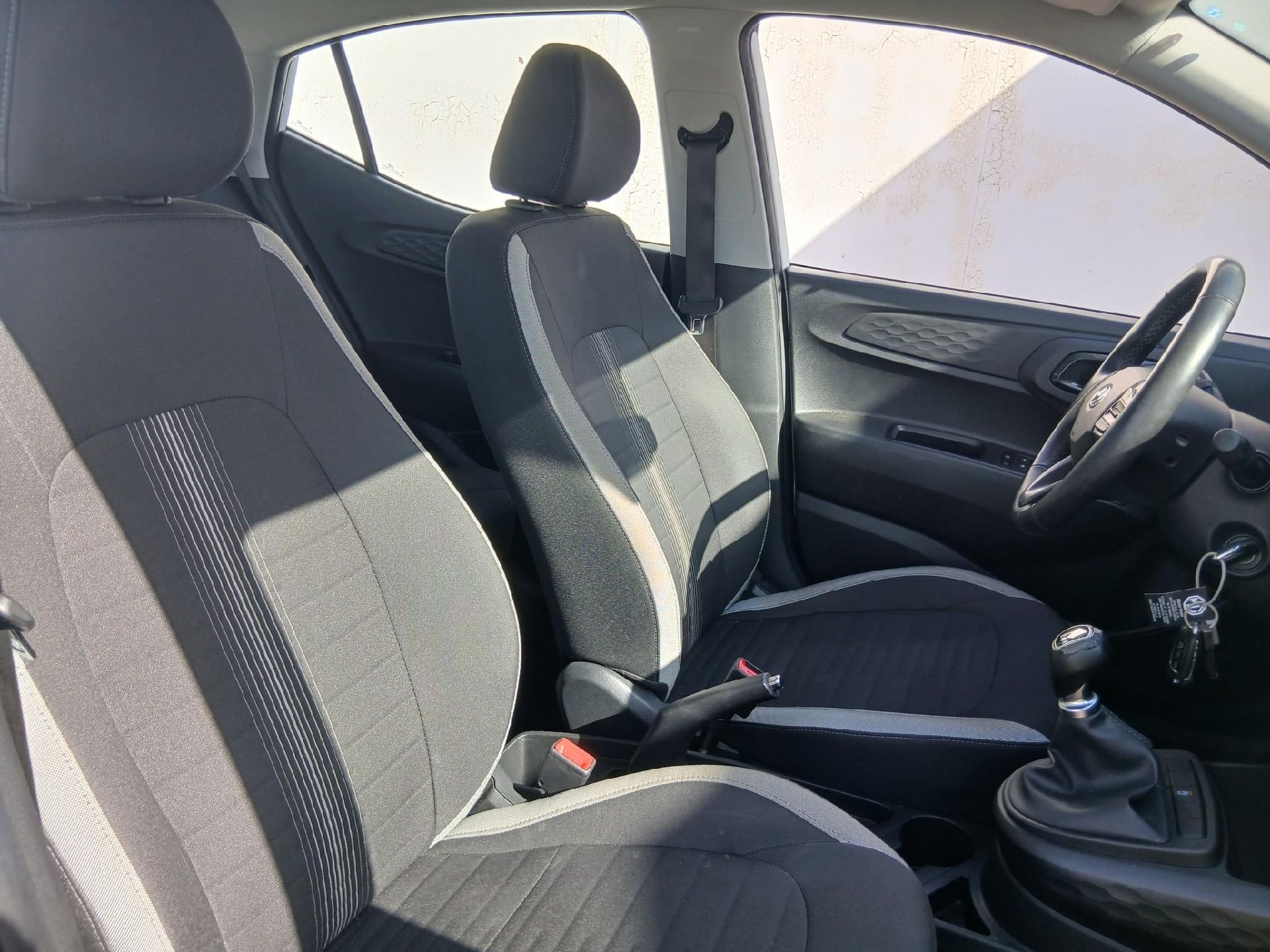 HYUNDAI i10 / 2020 / 5P / berlina con portón 1.0 Klass photo
