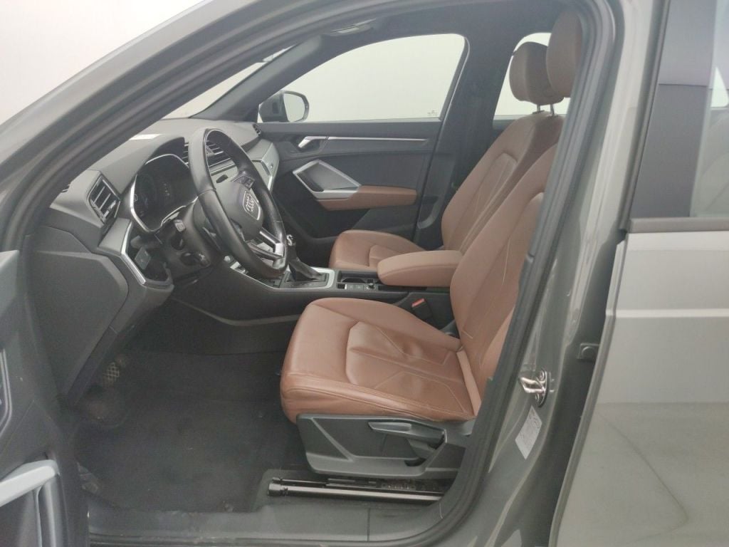 Audi Q3 45 TFSI e S tronic 5d photo