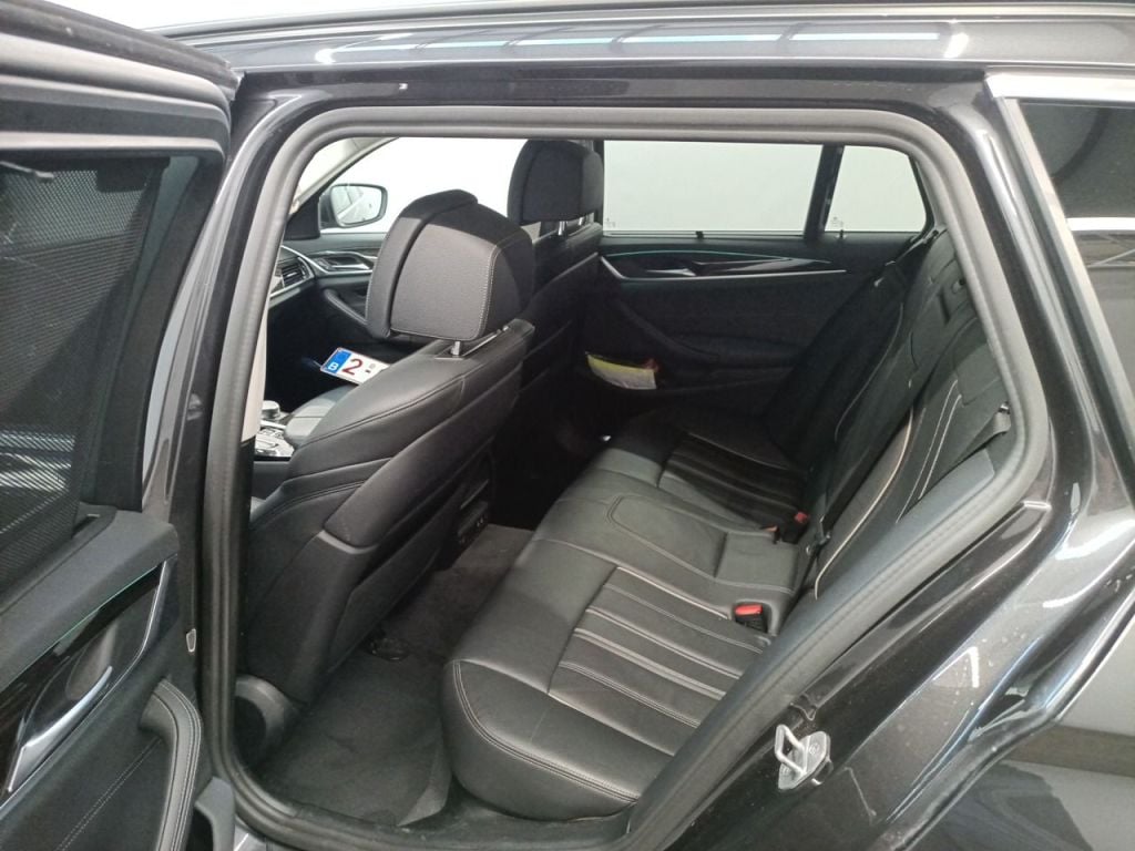 BMW 5 Reeks Touring 530e 200kW xDrive Auto 5d photo