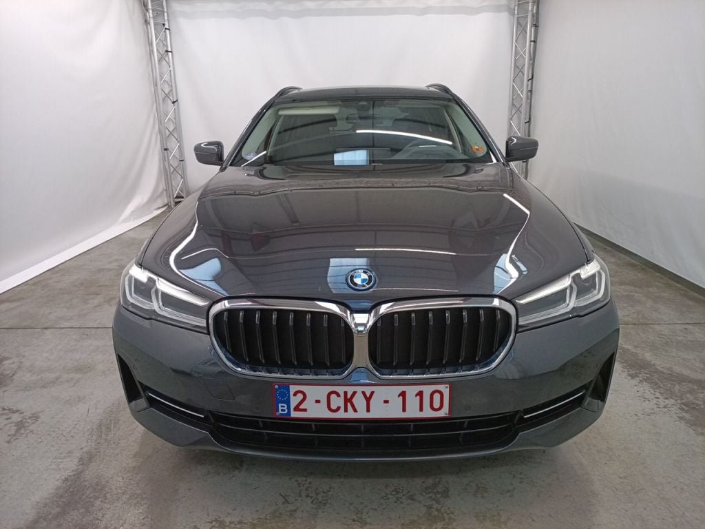 BMW 5 Reeks Touring 530e 200kW xDrive Auto 5d photo