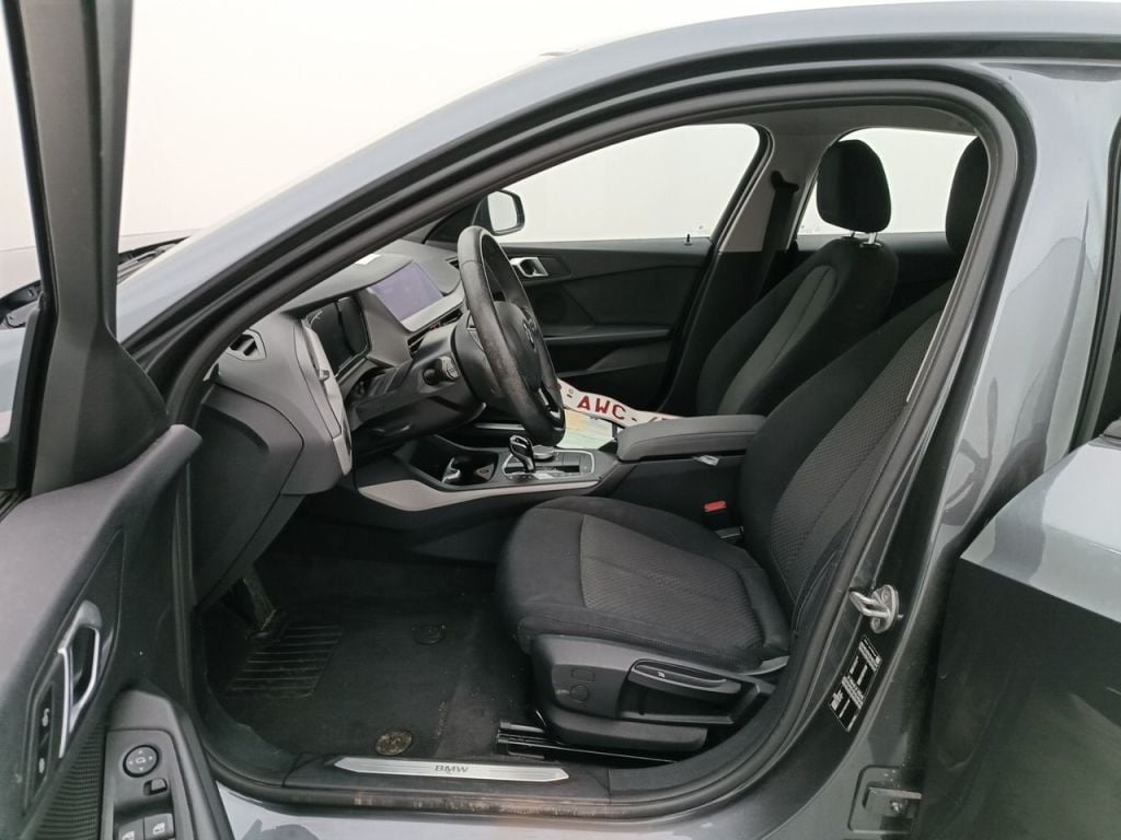BMW 1 Reeks Hatch 116iA (80 kW) 5d photo