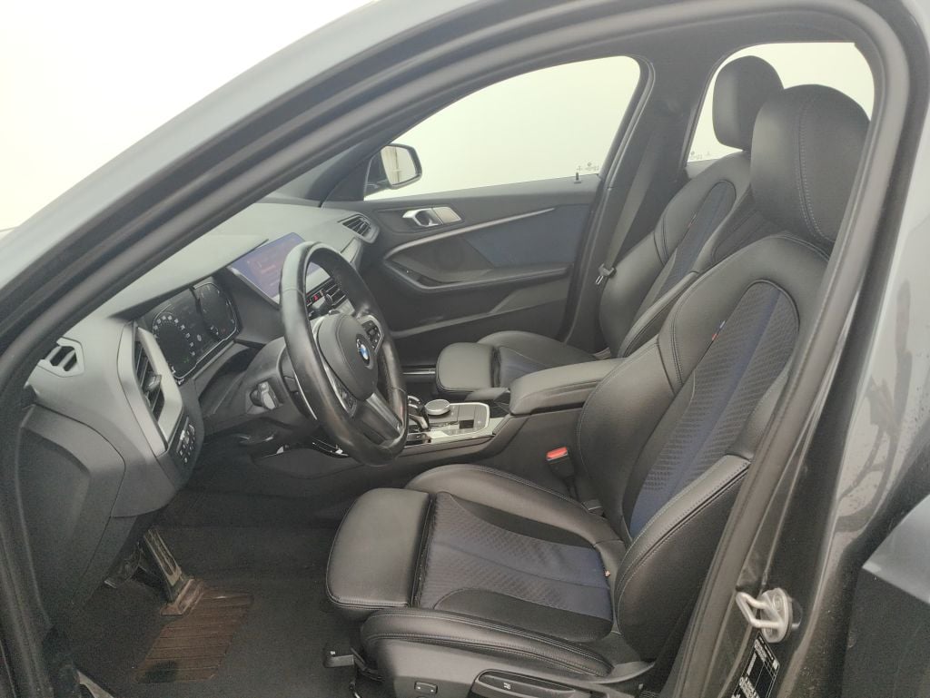 BMW 1 Reeks Hatch 118dA (110 kW) 5d photo