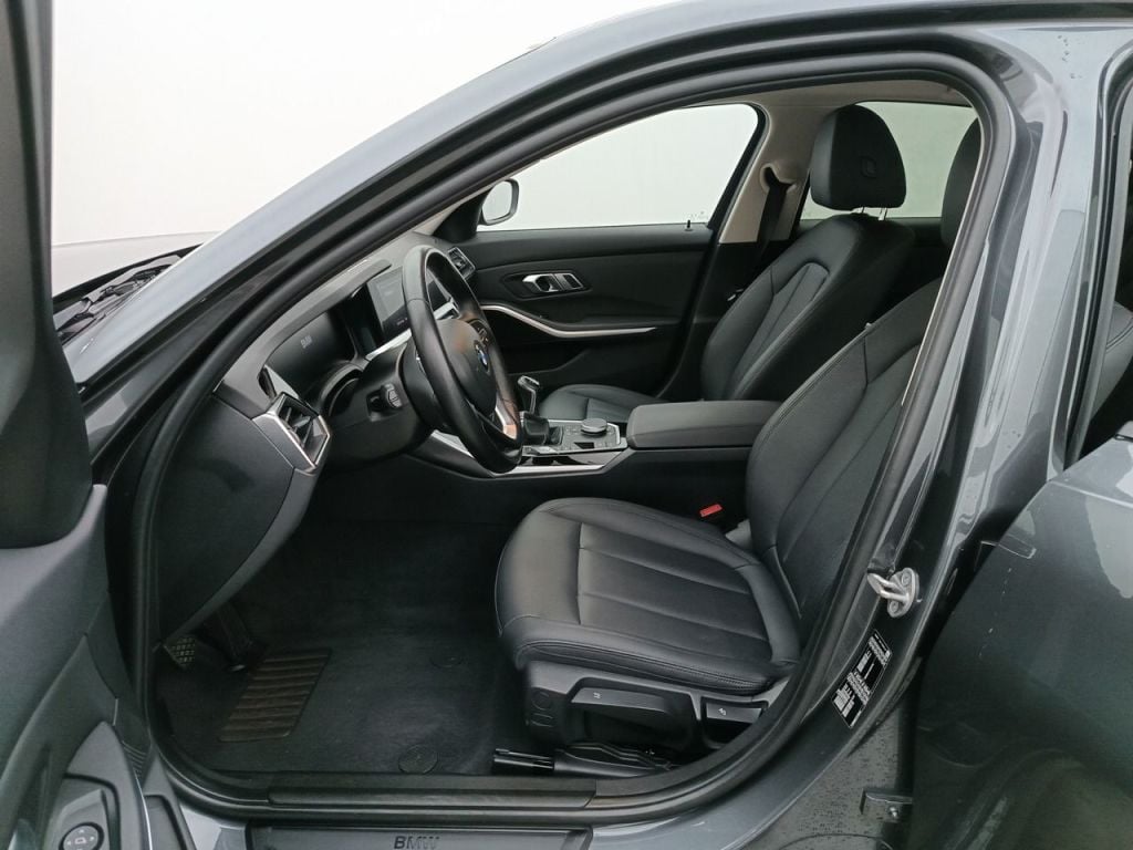 BMW 3 Reeks Berline 318d (100 kW) 4d photo