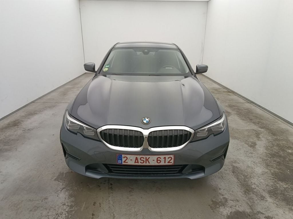 BMW 3 Reeks Berline 318d (100 kW) 4d photo