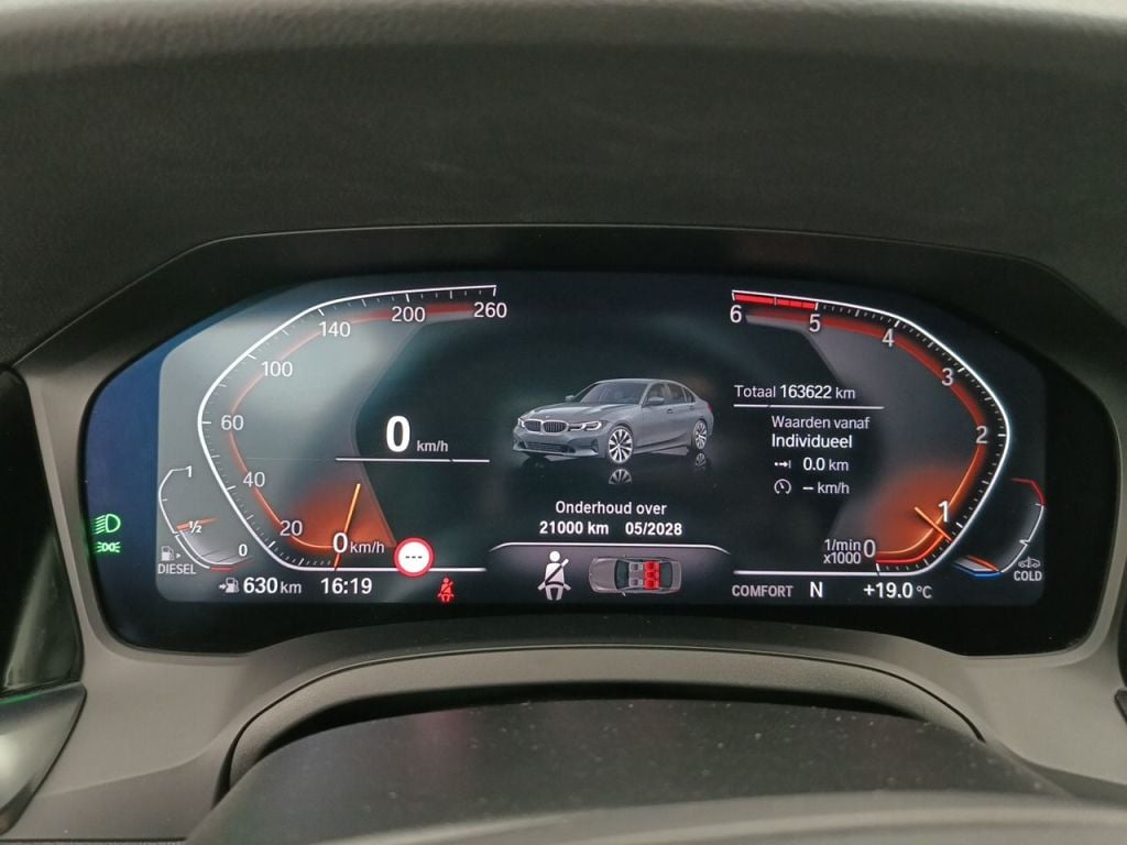 BMW 3 Reeks Berline 318d (100 kW) 4d photo
