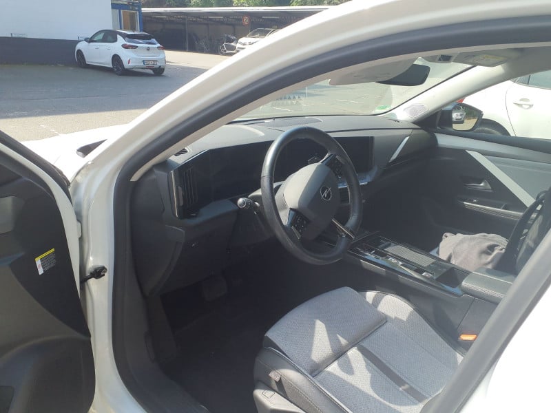 Opel Astra photo