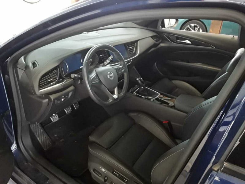 Opel Insignia photo