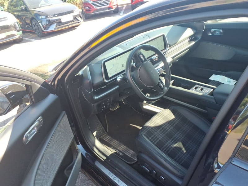 Hyundai Ioniq 6 photo