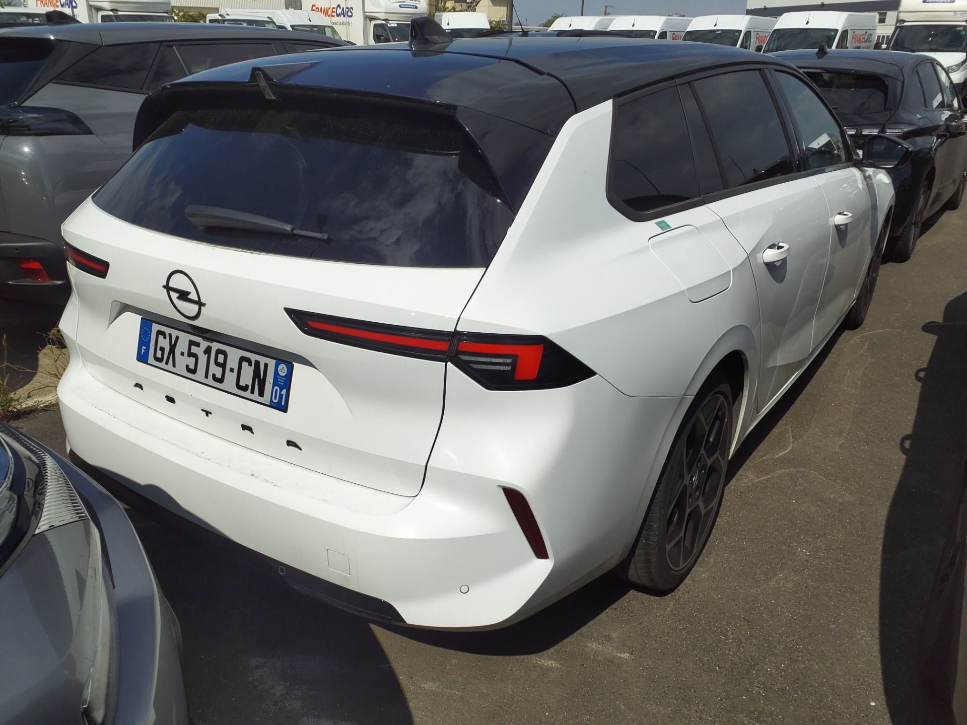 OPEL Astra OPEL Astra Sports Tourer GS TURBO 130 BVA8 + PACK CONFORT photo