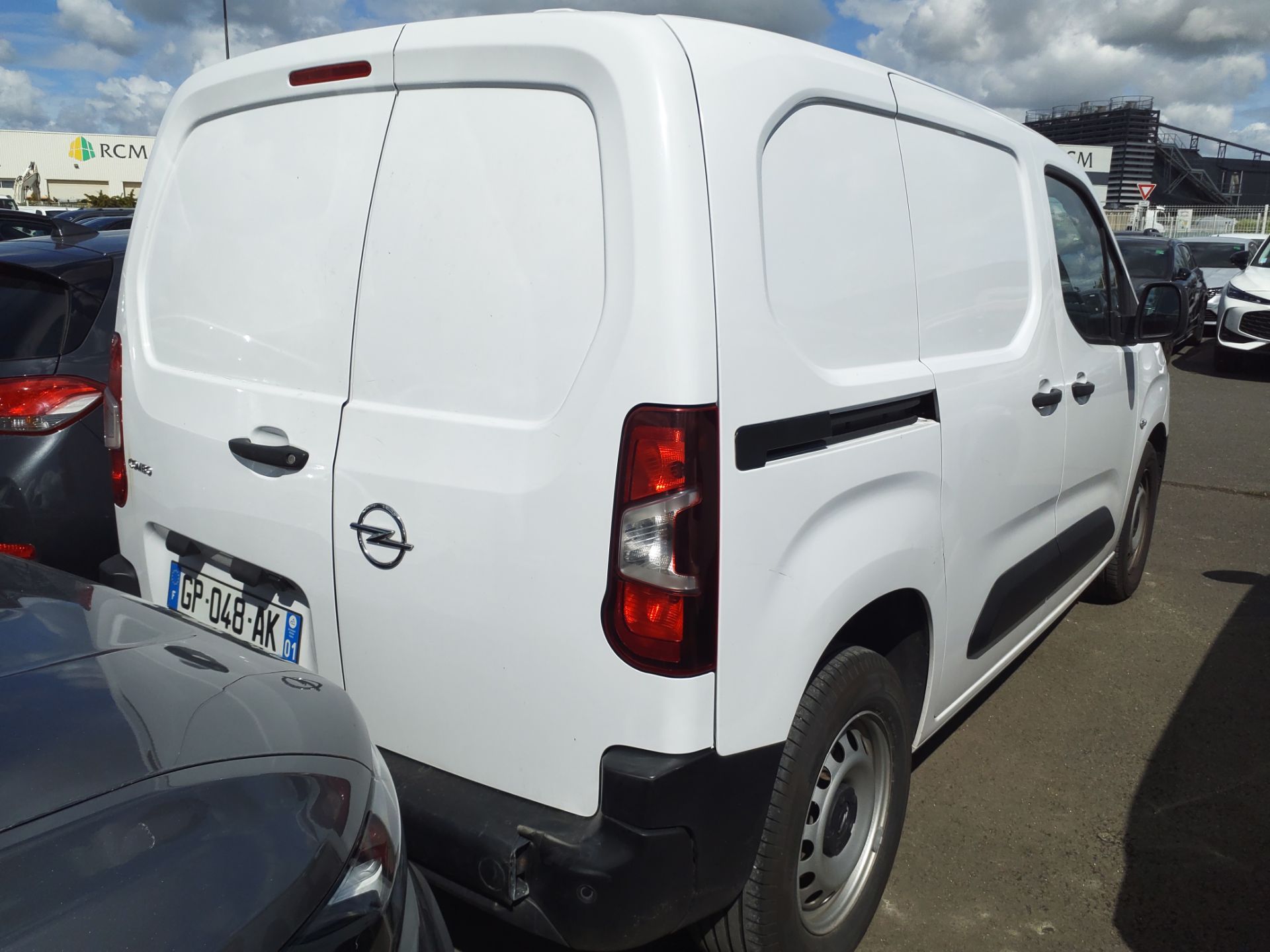 OPEL Combo  OPEL Combo  CARGO HDI 100 TAILLE M 950KG + PACK CHANTIER + CAMERA AR + RADIO DAB TABLETTE 8’’ photo