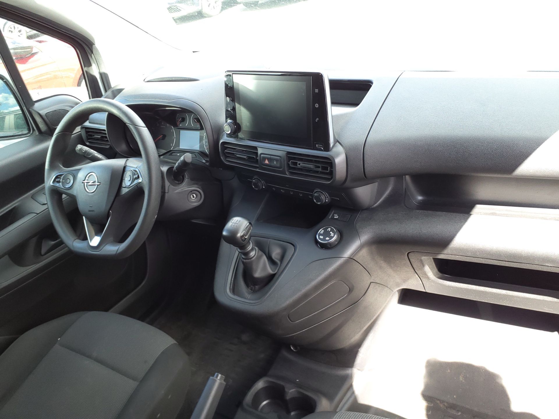 OPEL Combo  OPEL Combo  CARGO HDI 100 TAILLE M 950KG + PACK CHANTIER + CAMERA AR + RADIO DAB TABLETTE 8’’ photo