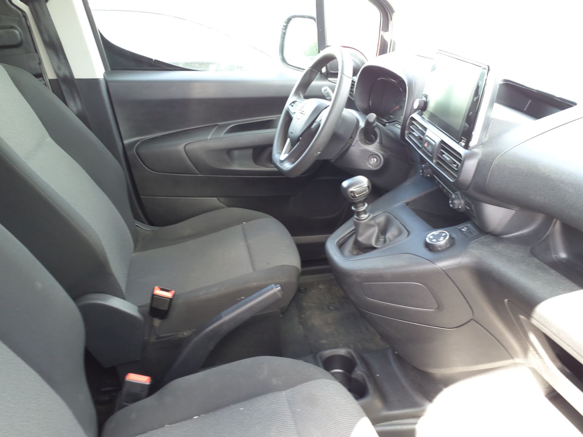 OPEL Combo  OPEL Combo  CARGO HDI 100 TAILLE M 950KG + PACK CHANTIER + CAMERA AR + RADIO DAB TABLETTE 8’’ photo