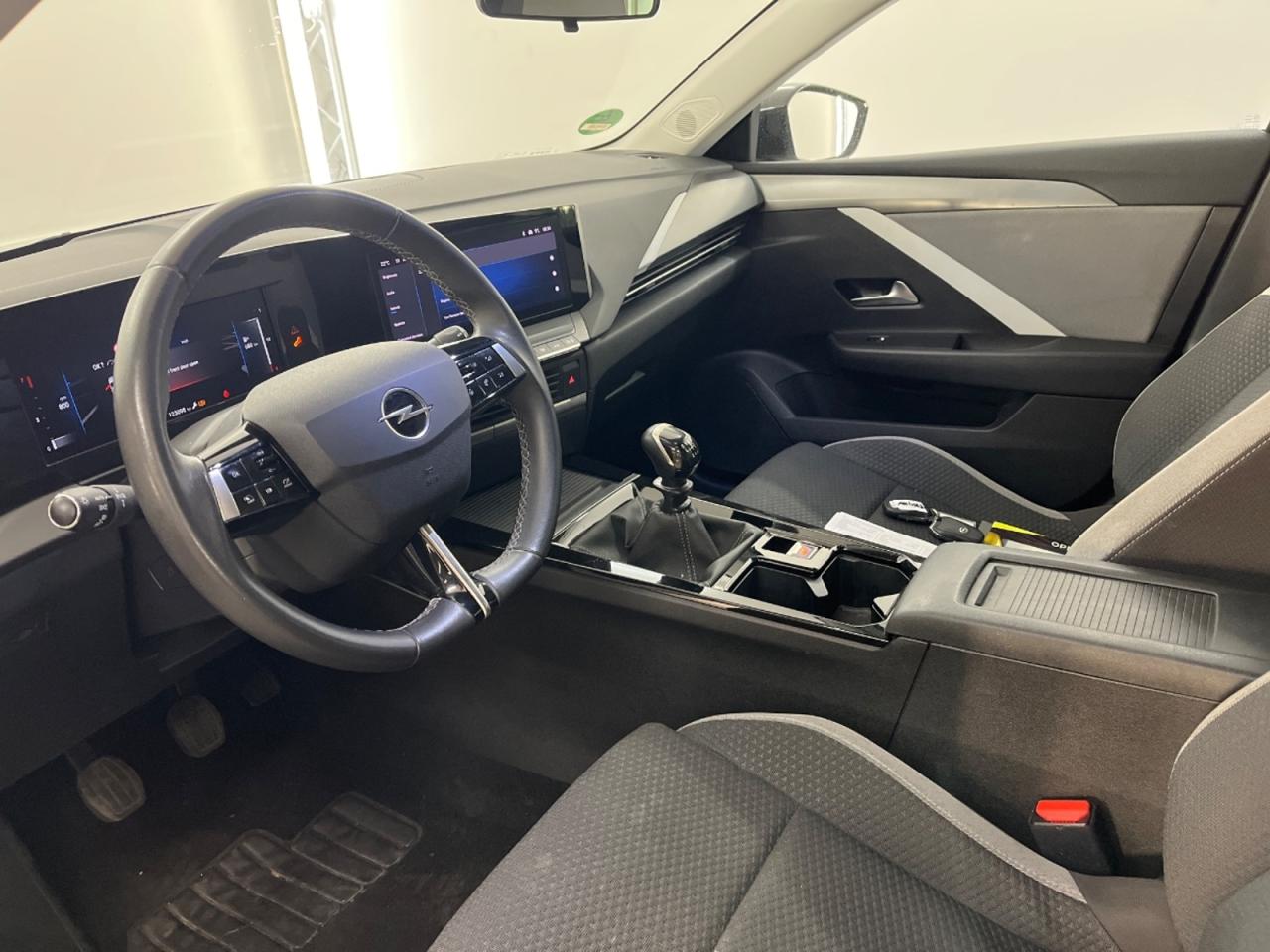 OPEL ASTRA SPORTS TOURER 1.2 Turbo photo