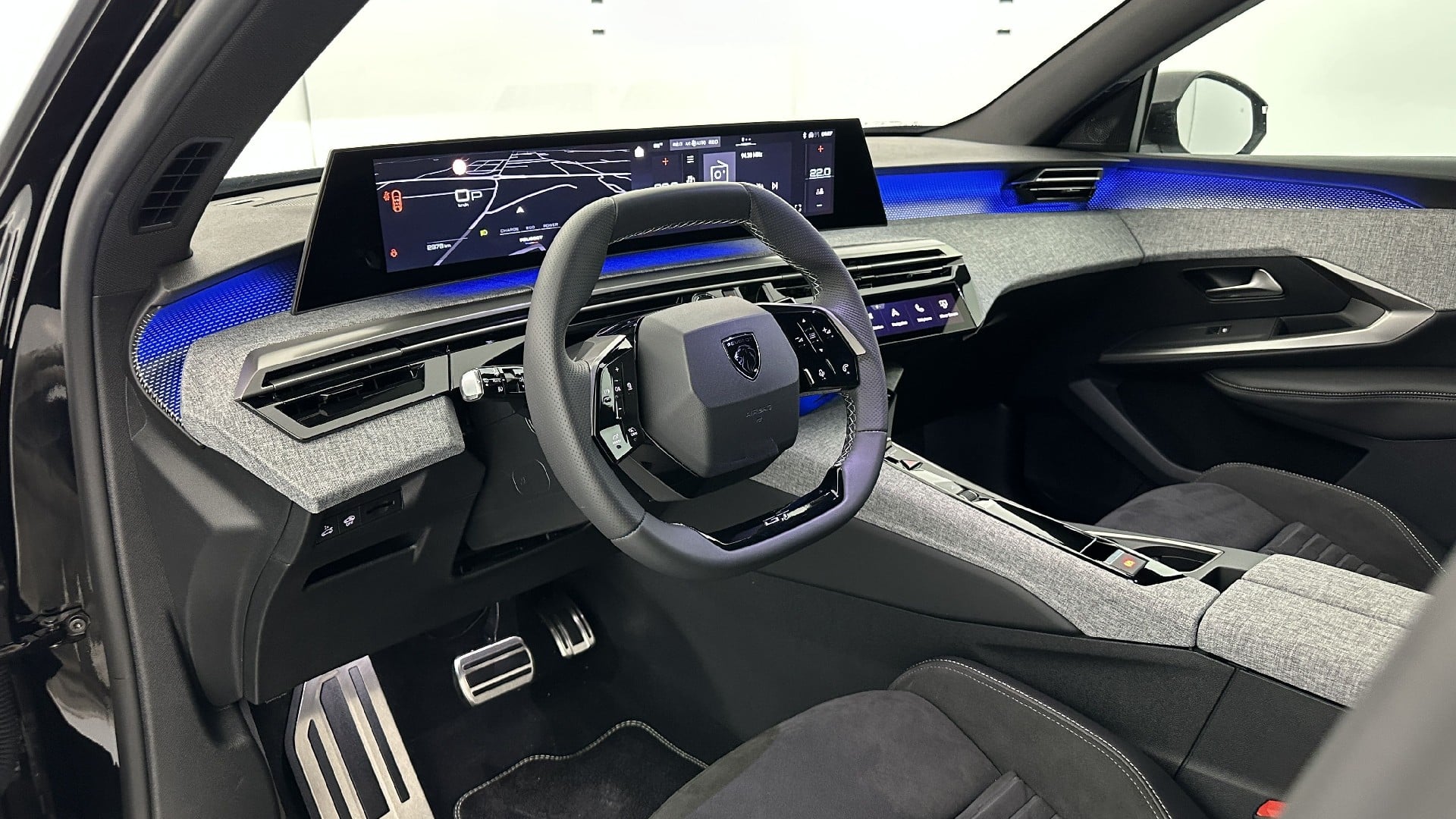 Peugeot 5008 GT III 1.2 Hybrid 145ch e-DCS6 photo