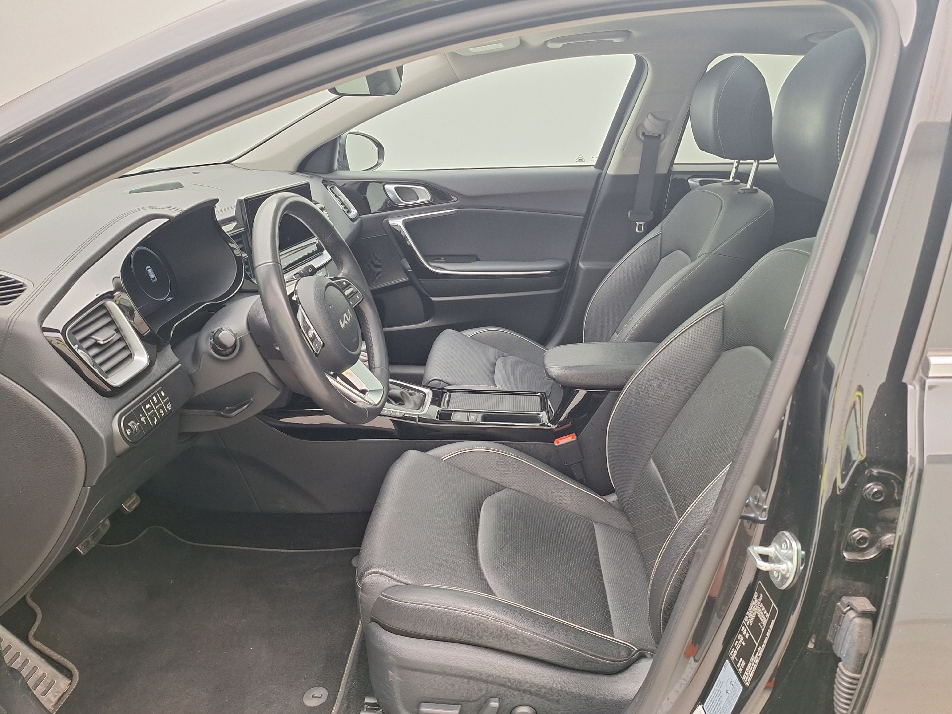 Kia, Ceed SW FL'21 PHEV, Ceed SW 1.6PHEV Bus.Line DCT photo