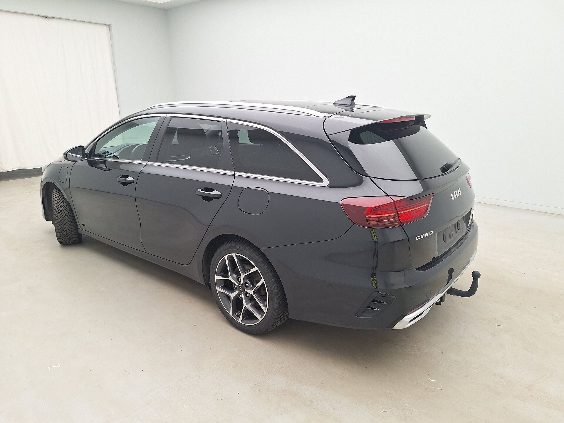 Kia, Ceed SW FL'21 PHEV, Ceed SW 1.6PHEV Bus.Line DCT photo