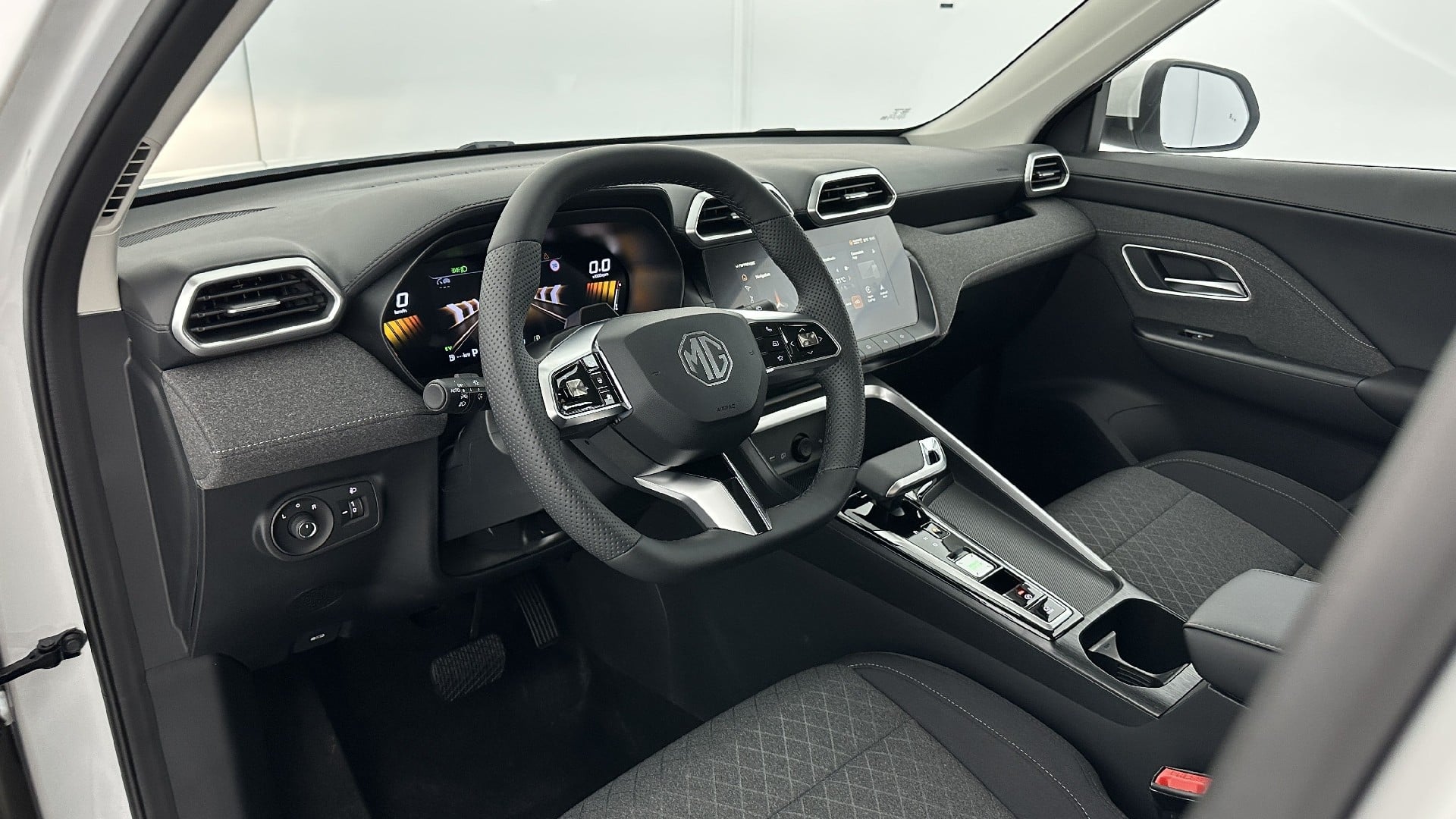 MG ZS Standard 1.5 L Hybrid+ 197ch photo