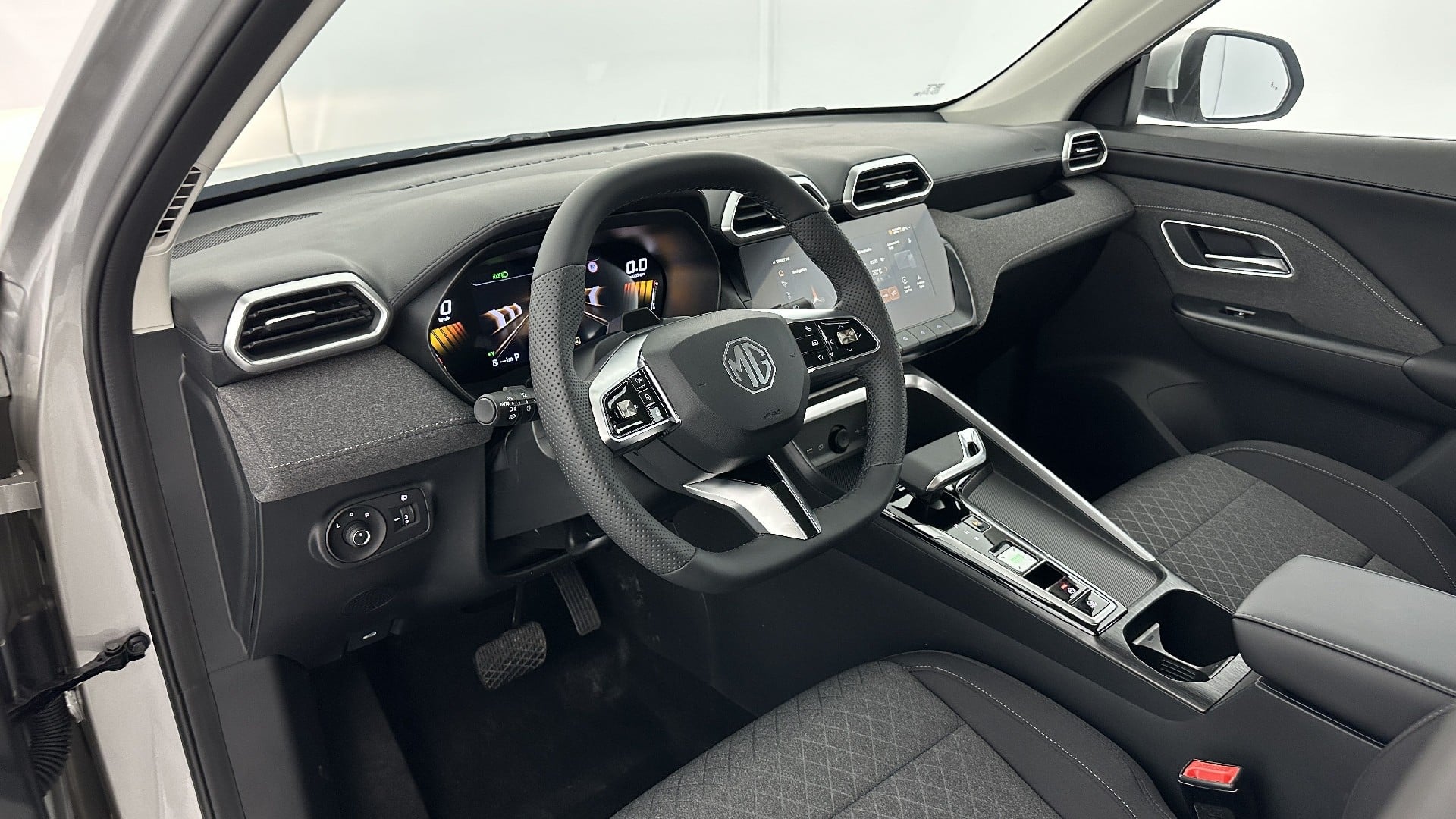 MG ZS Standard 1.5 L Hybrid+ 197ch photo
