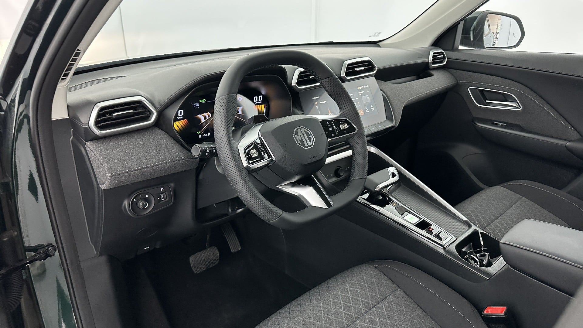 MG ZS Standard 1.5 L Hybrid+ 197ch photo