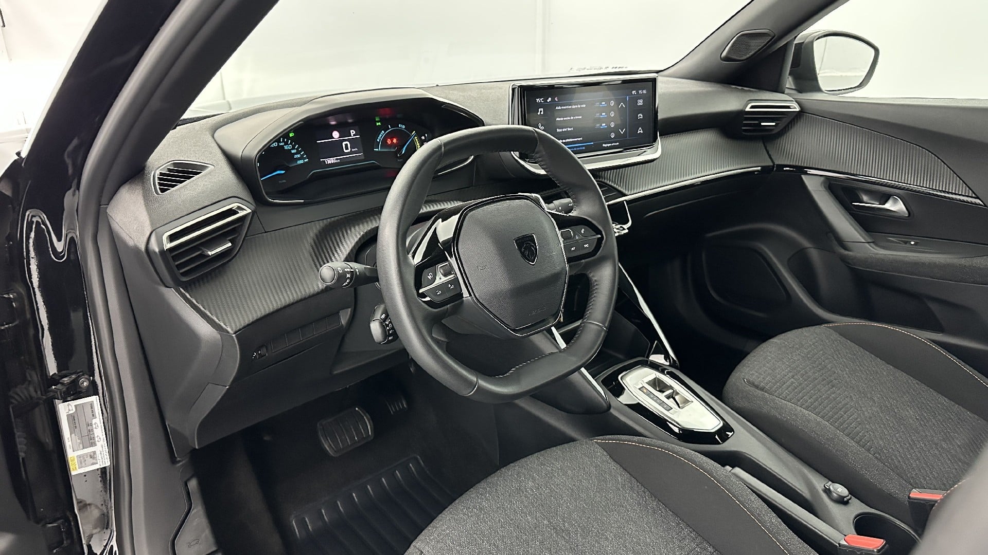 Peugeot 2008 Style II 1.2 Hybrid 145ch e-DCS6 photo