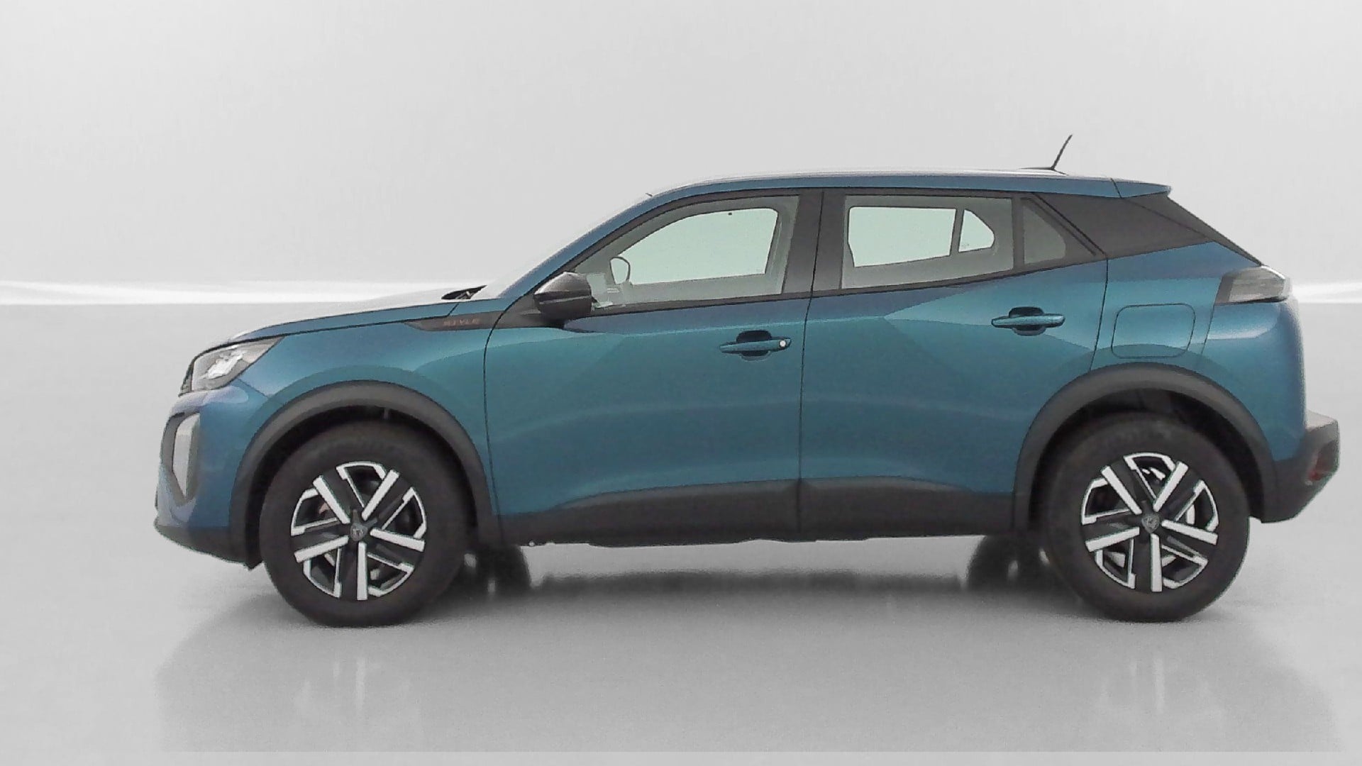 Peugeot 2008 Style II 1.2 Hybrid 145ch e-DCS6 photo