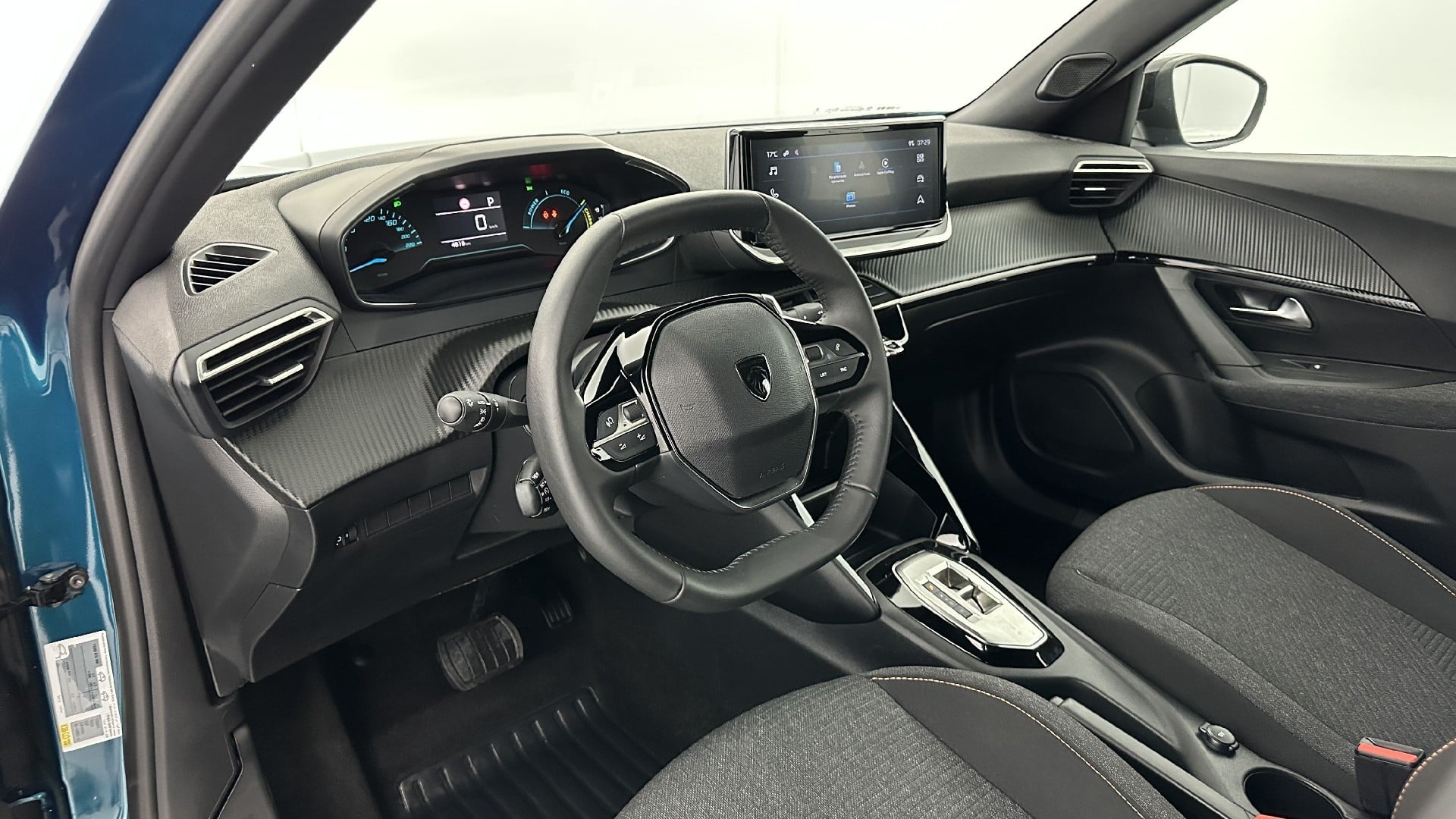 Peugeot 2008 Style II 1.2 Hybrid 145ch e-DCS6 photo
