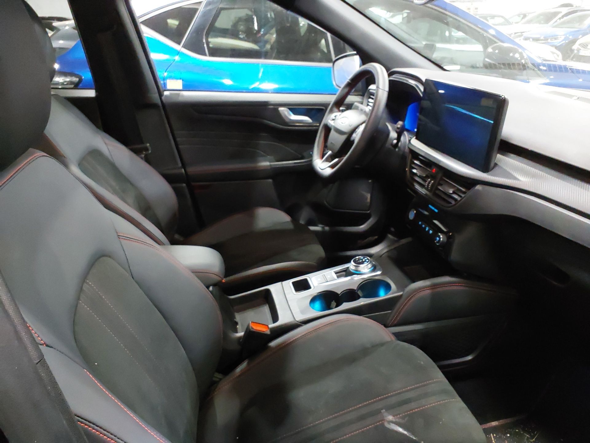 FORD Kuga 2.5 PHEV 243cv AutomÃ¡tico ST-LINE X (Pano-Roof + Winterpack) photo