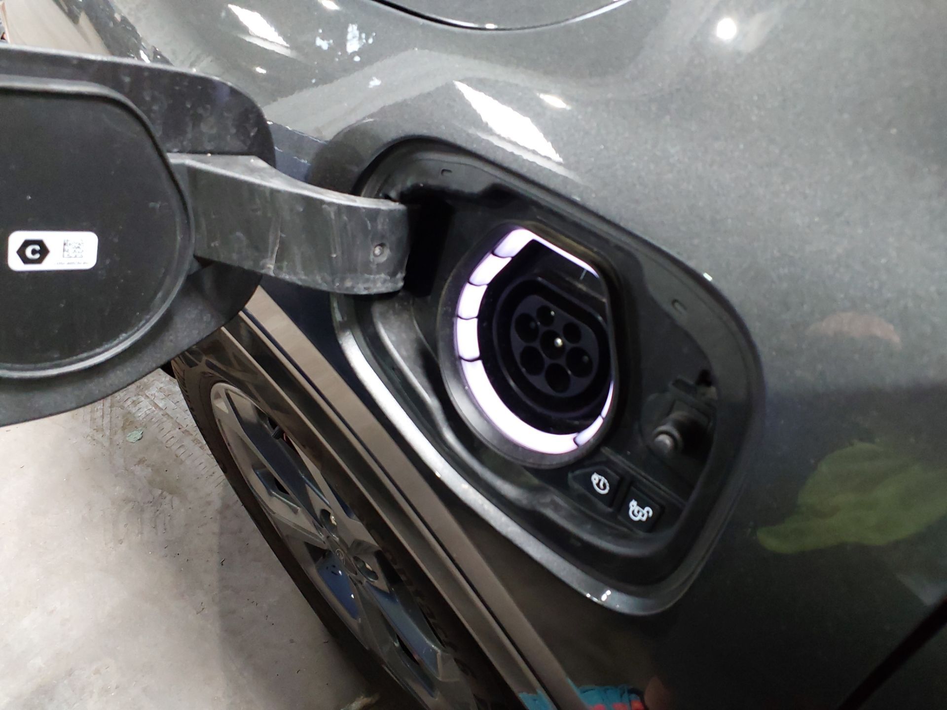 FORD Kuga 2.5 PHEV 243cv AutomÃ¡tico ST-LINE X (Pano-Roof + Winterpack) photo