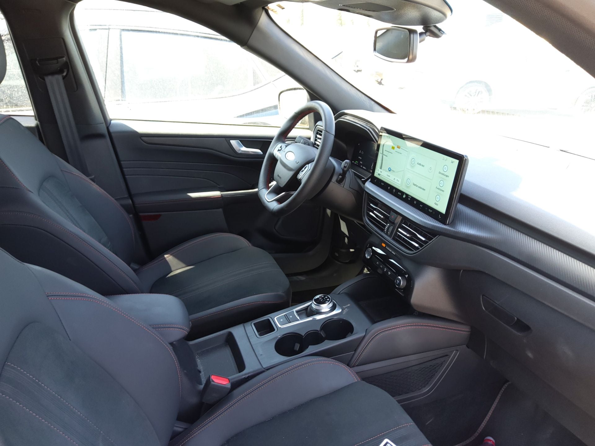 FORD Kuga 2.5 PHEV 243cv AutomÃ¡tico ST-LINE X (Pano-Roof + Winterpack) photo