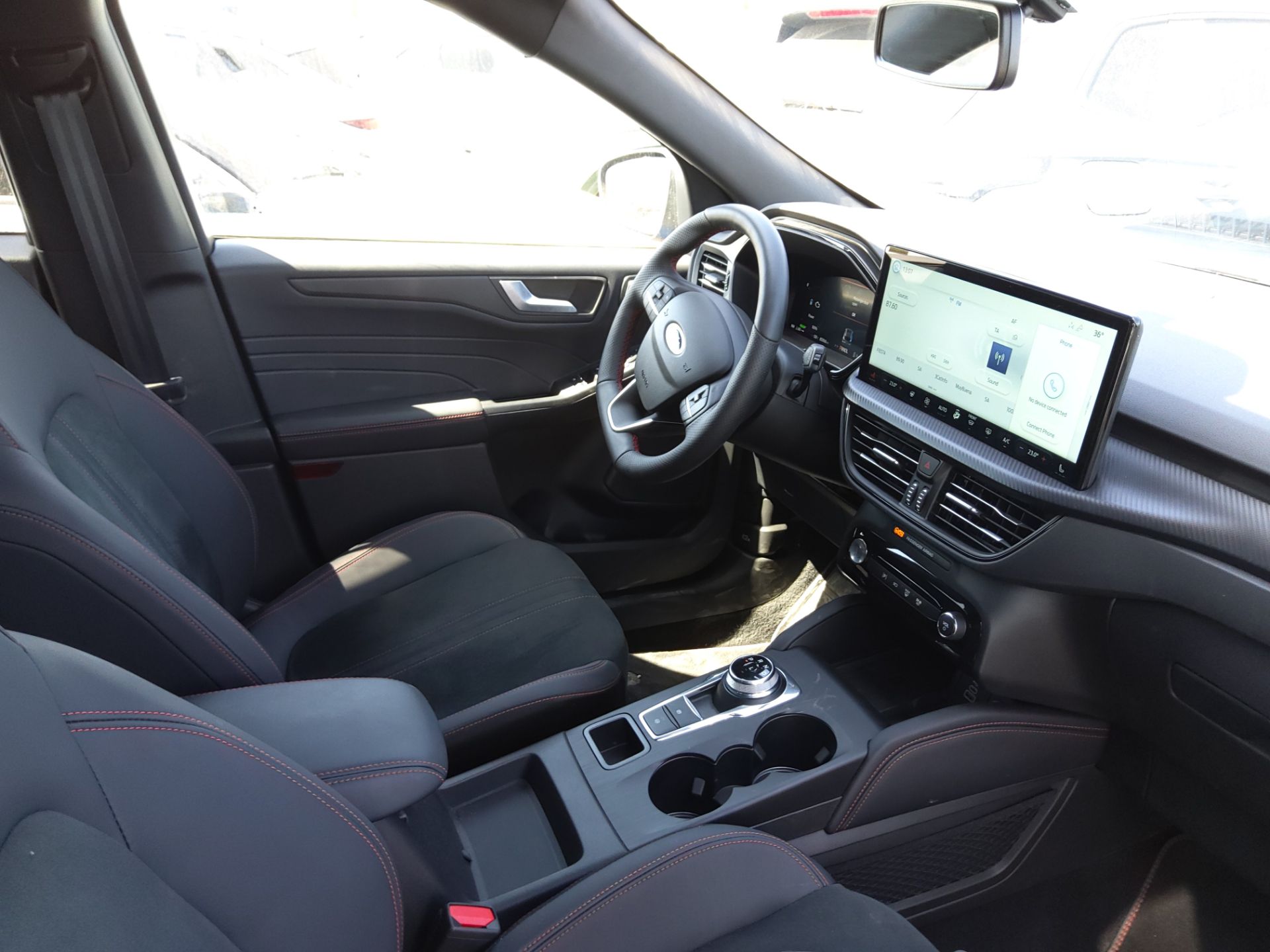 FORD Kuga 2.5 PHEV 243cv Automatico WT gancho St Line X(Pano-Roof + Winterpack + Tow bar) photo