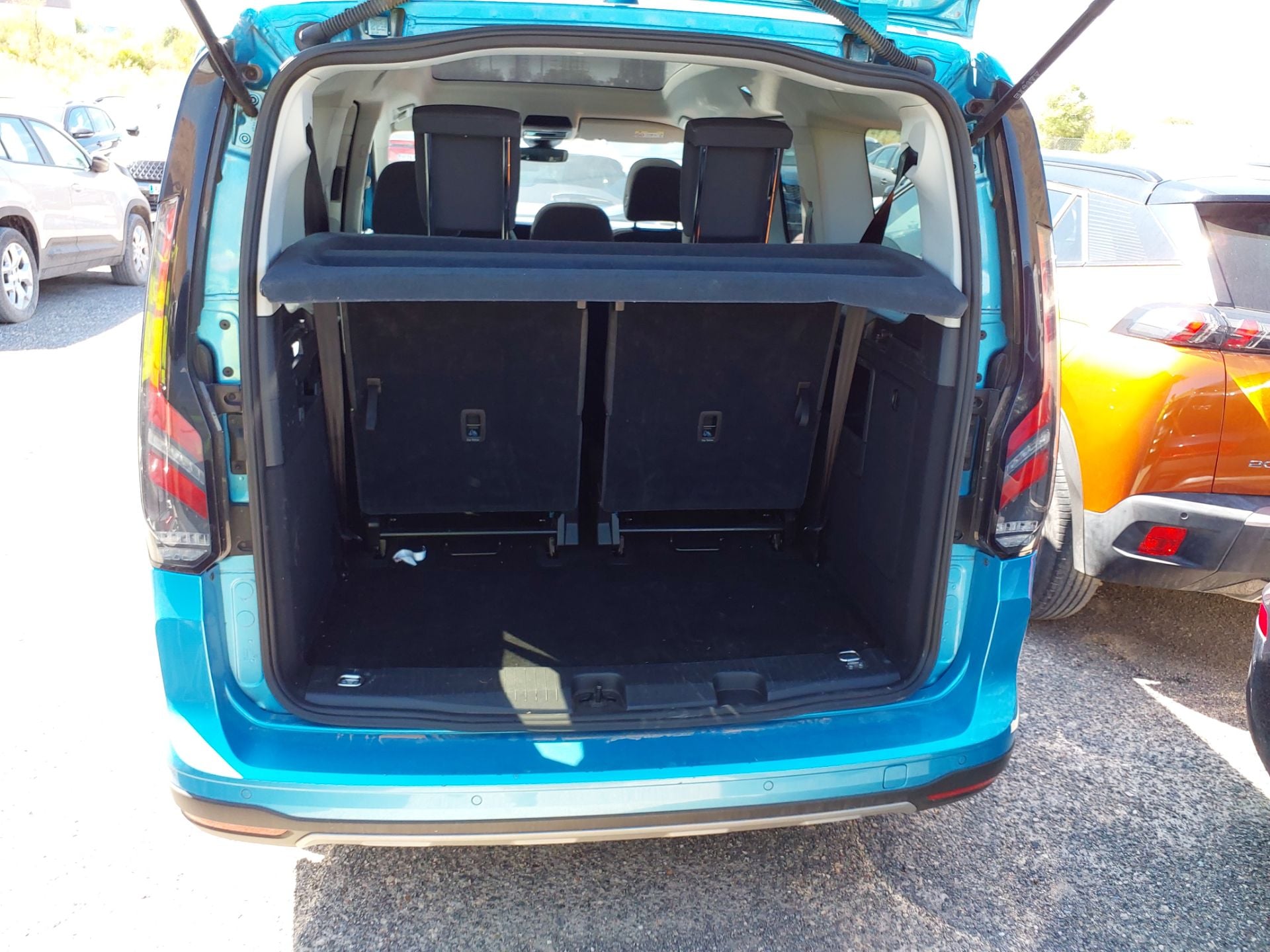 FORD Tourneo 2.0L EcoBlue 90KW 122CV AutomÃ¡tico ACTIVE(Winterpack) photo