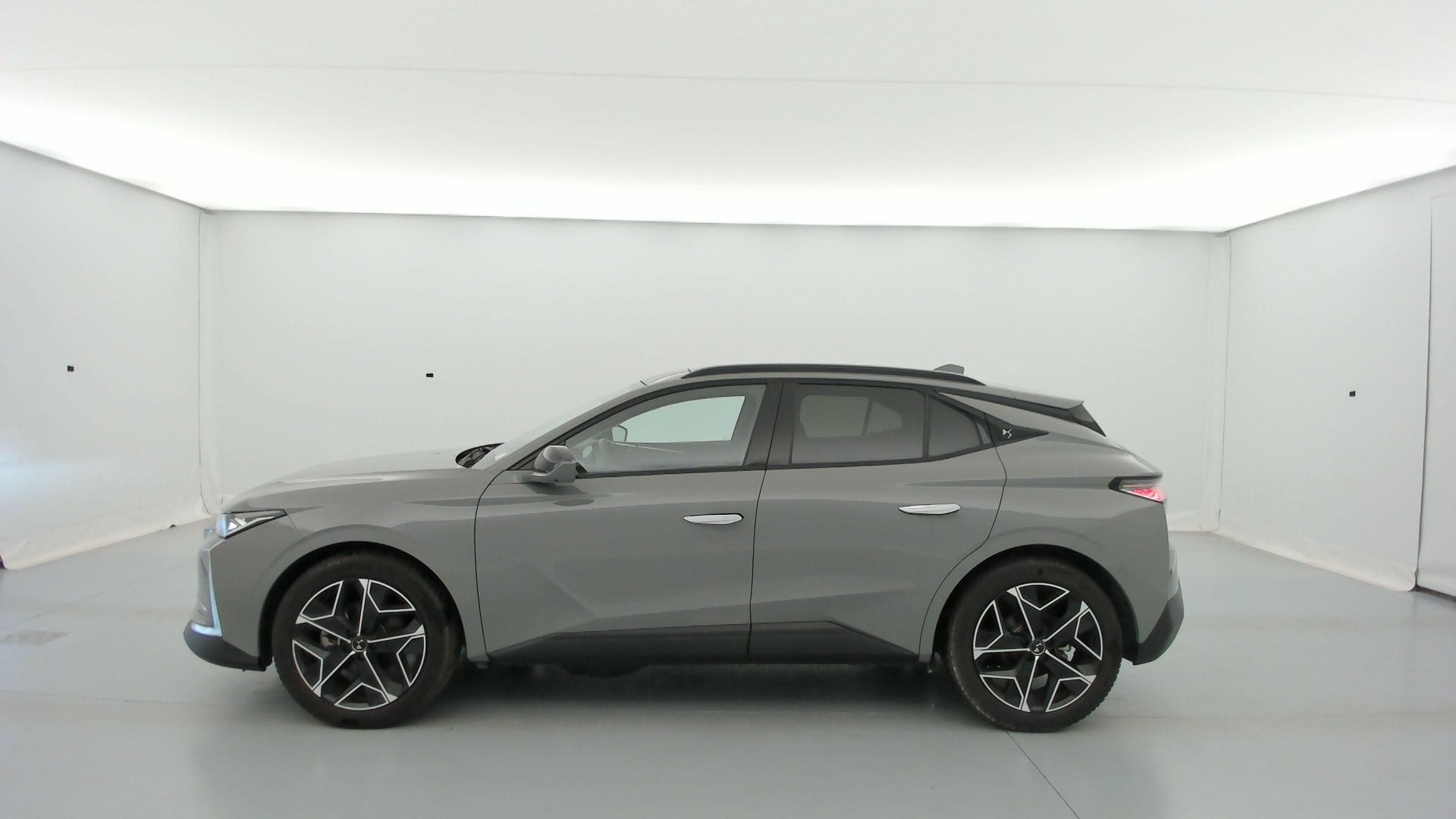 DS DS4 Cross Rivoli PureTech 130 EAT8 photo