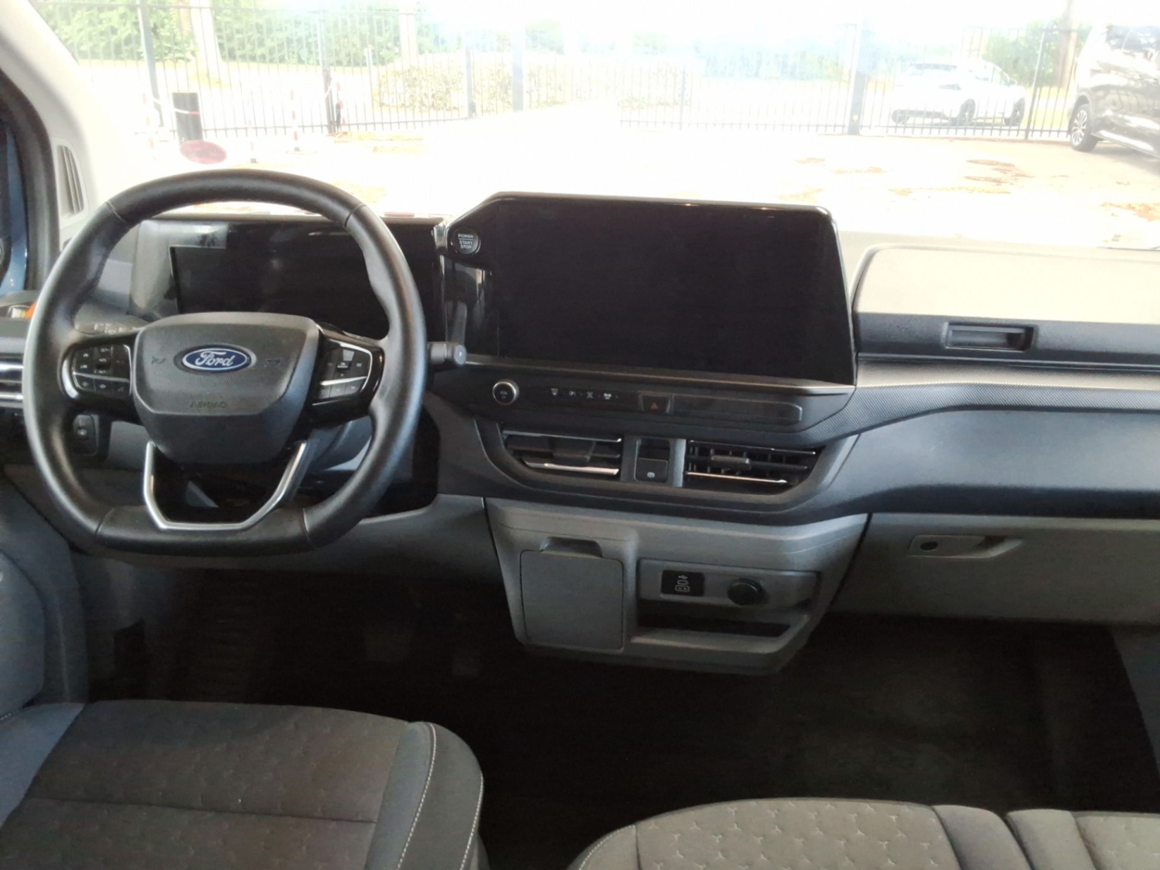 Ford Transit Custom 340L L2 Limited Kombi 2.5 PHEV eCVT FWD photo