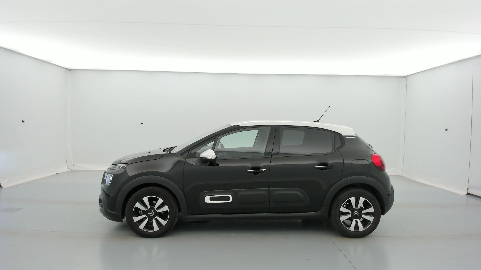 Citroen C3 Shine PureTech 110 S&S BVM6 photo