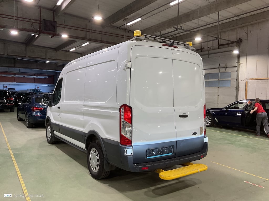 FORD TRANSIT 2T 350M FOU MWB HR DSL 2.0 TDCi L2H2 Trend STOCK photo