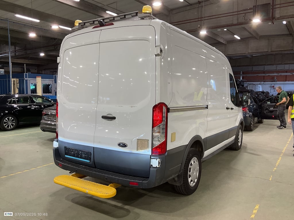 FORD TRANSIT 2T 350M FOU MWB HR DSL 2.0 TDCi L2H2 Trend STOCK photo