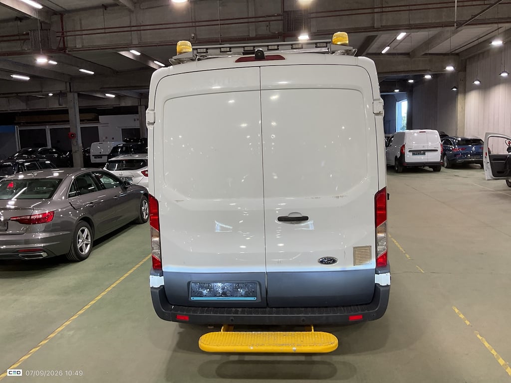 FORD TRANSIT 2T 350M FOU MWB HR DSL 2.0 TDCi L2H2 Trend STOCK photo