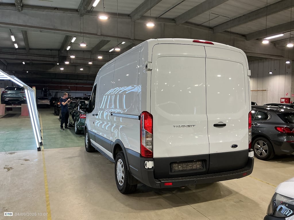 FORD TRANSIT 2T 350M FOU MWB HR DSL 2.0 TDCi L2H2 Trend STOCK photo