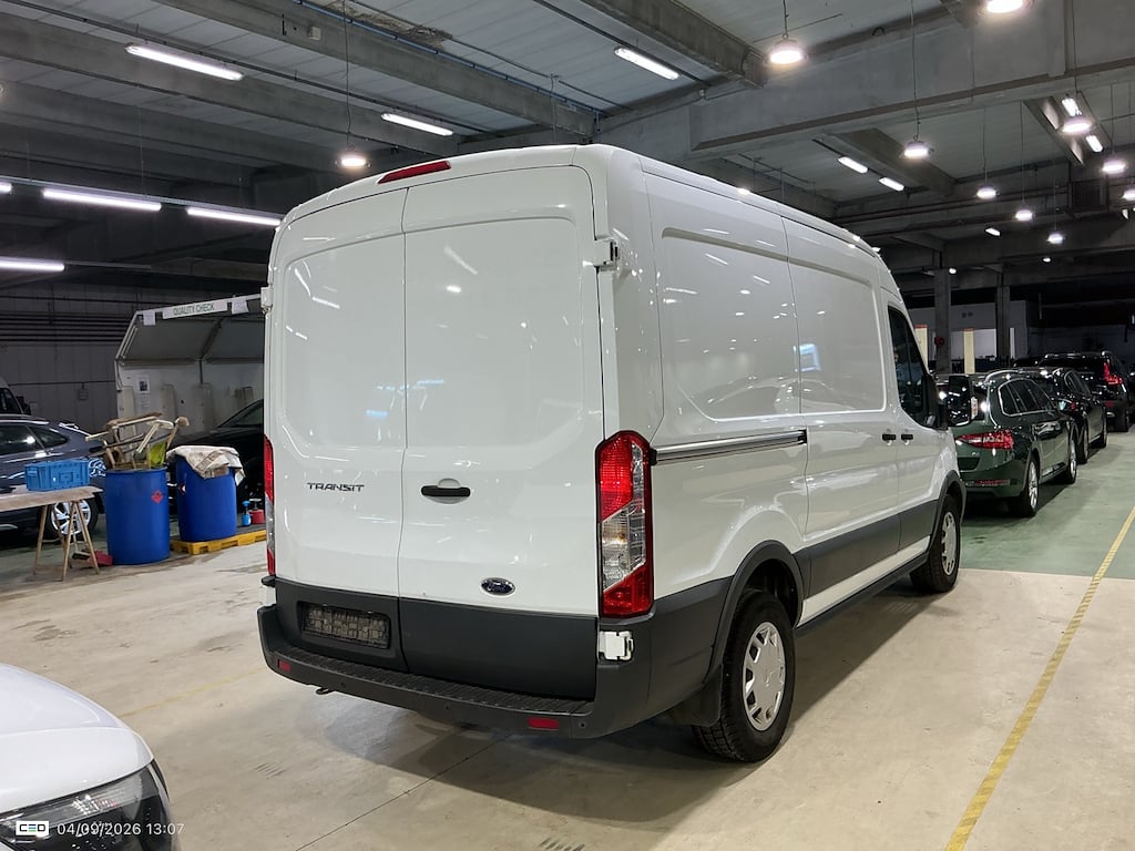 FORD TRANSIT 2T 350M FOU MWB HR DSL 2.0 TDCi L2H2 Trend STOCK photo