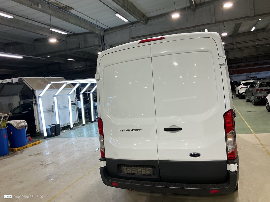 FORD TRANSIT 2T 350M FOU MWB HR DSL 2.0 TDCi L2H2 Trend STOCK photo