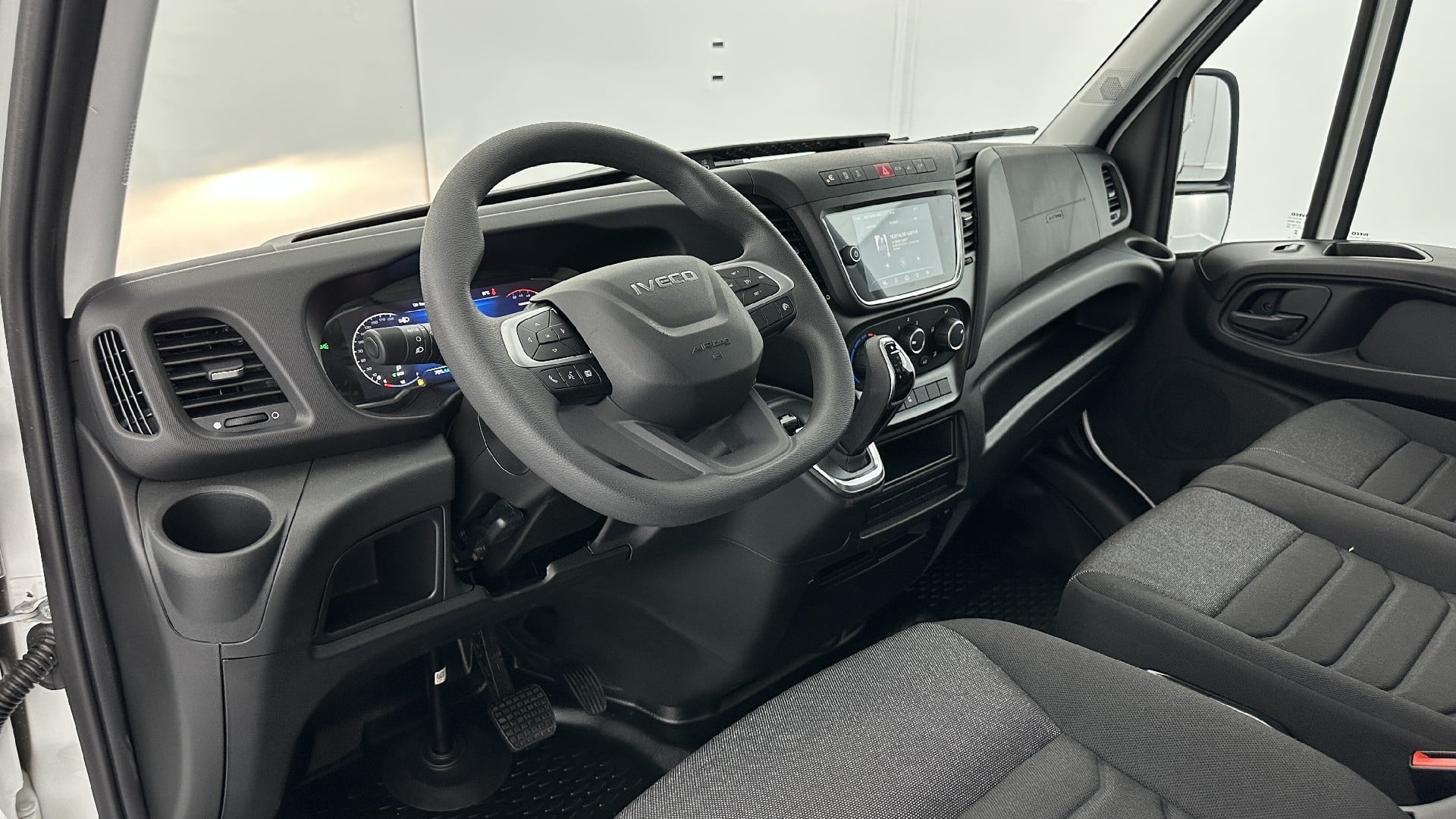 Iveco Daily 35S14BA8 12m³ 140ch BVA8 photo