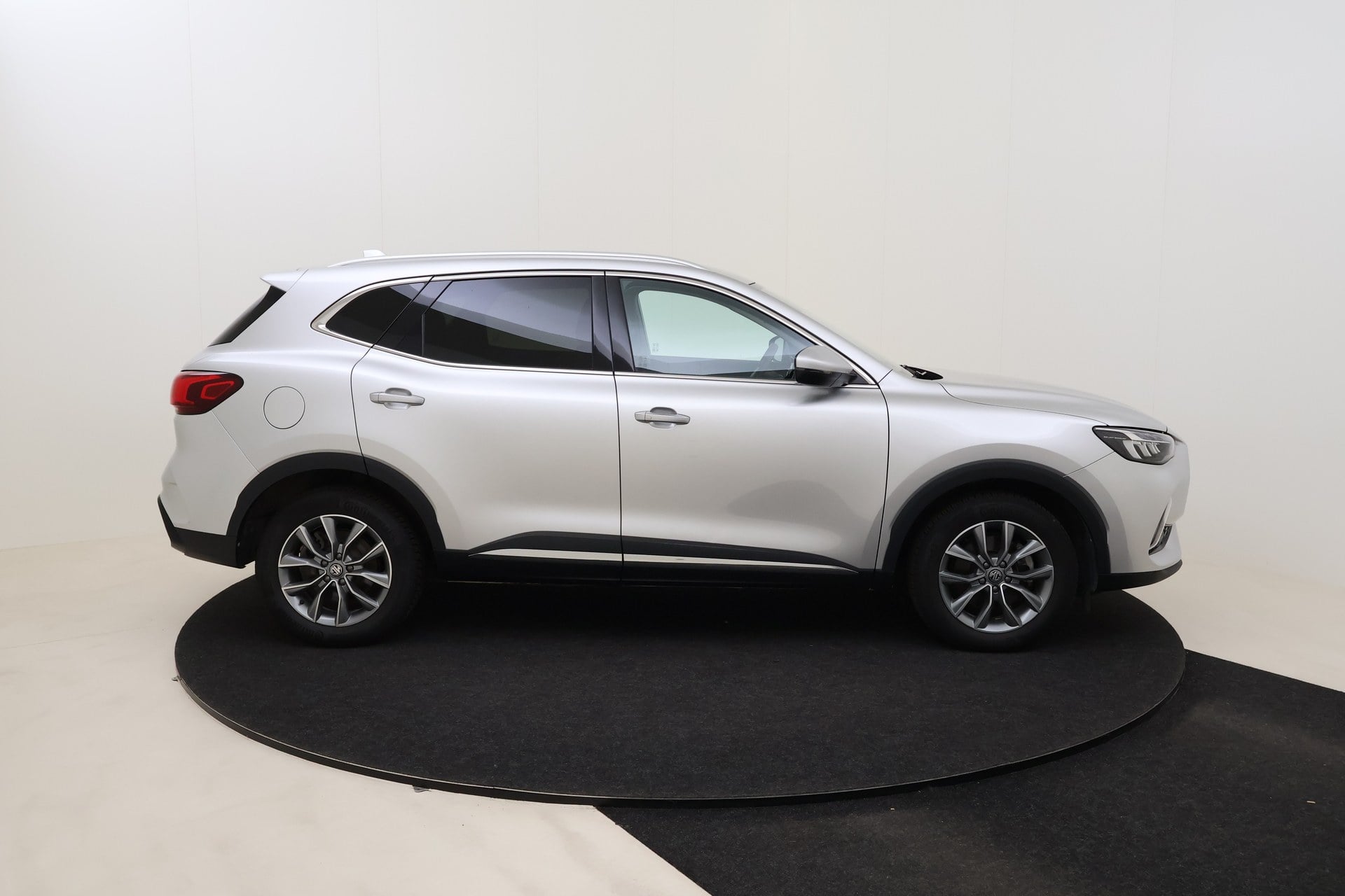 MG HS Comfort PHEV 1.5 P 6AT 2WD photo