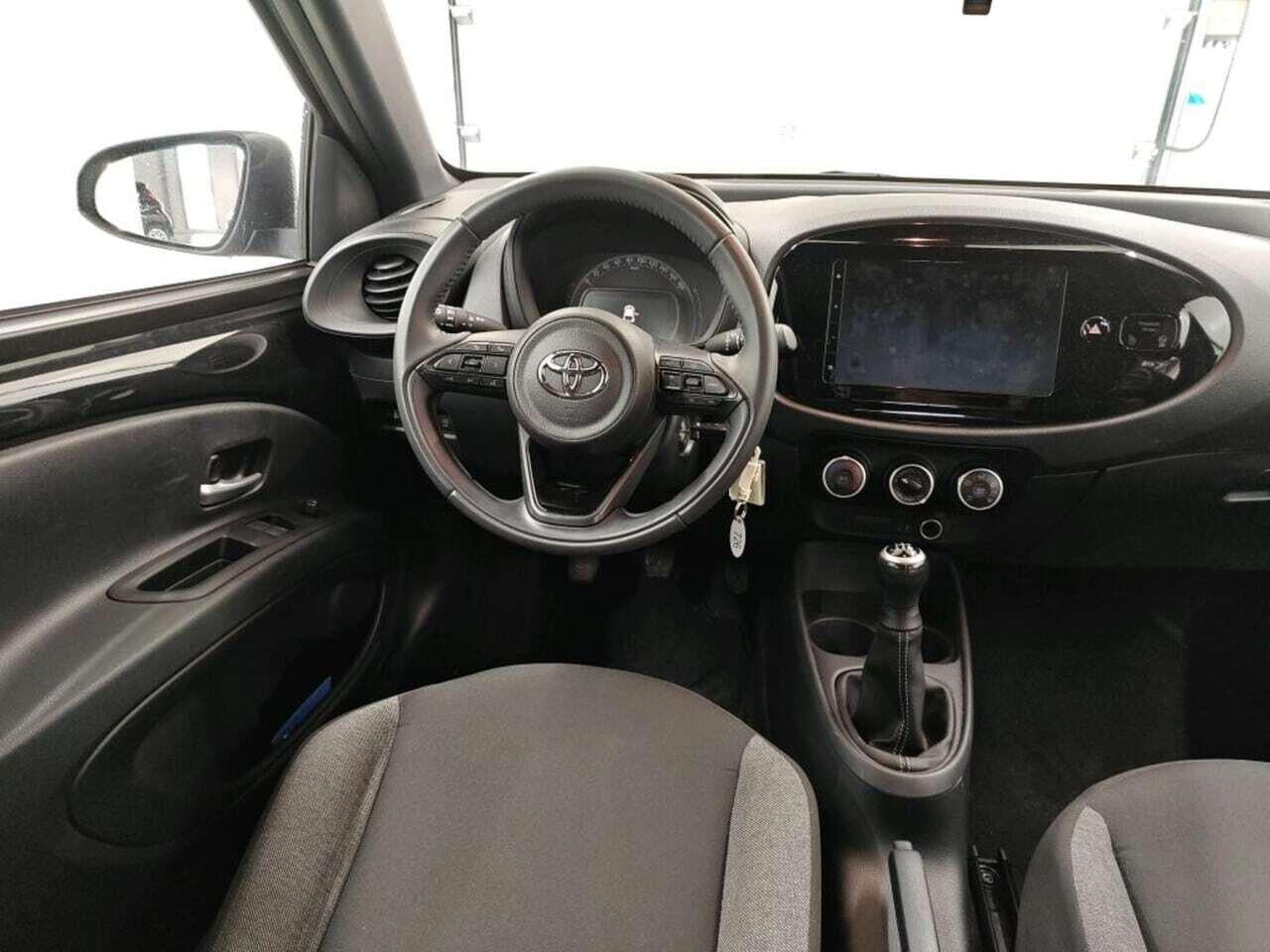 TOYOTA Aygo X 1.0 VVT-i MT Play photo