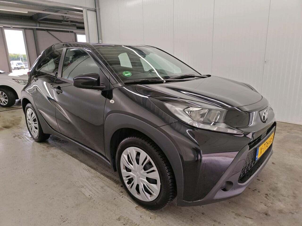 TOYOTA Aygo X 1.0 VVT-i MT Play photo