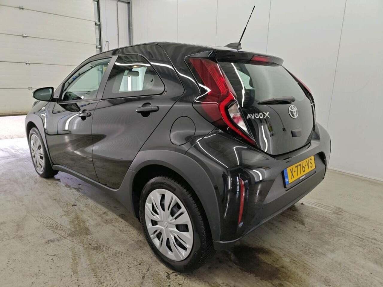 TOYOTA Aygo X 1.0 VVT-i MT Play photo
