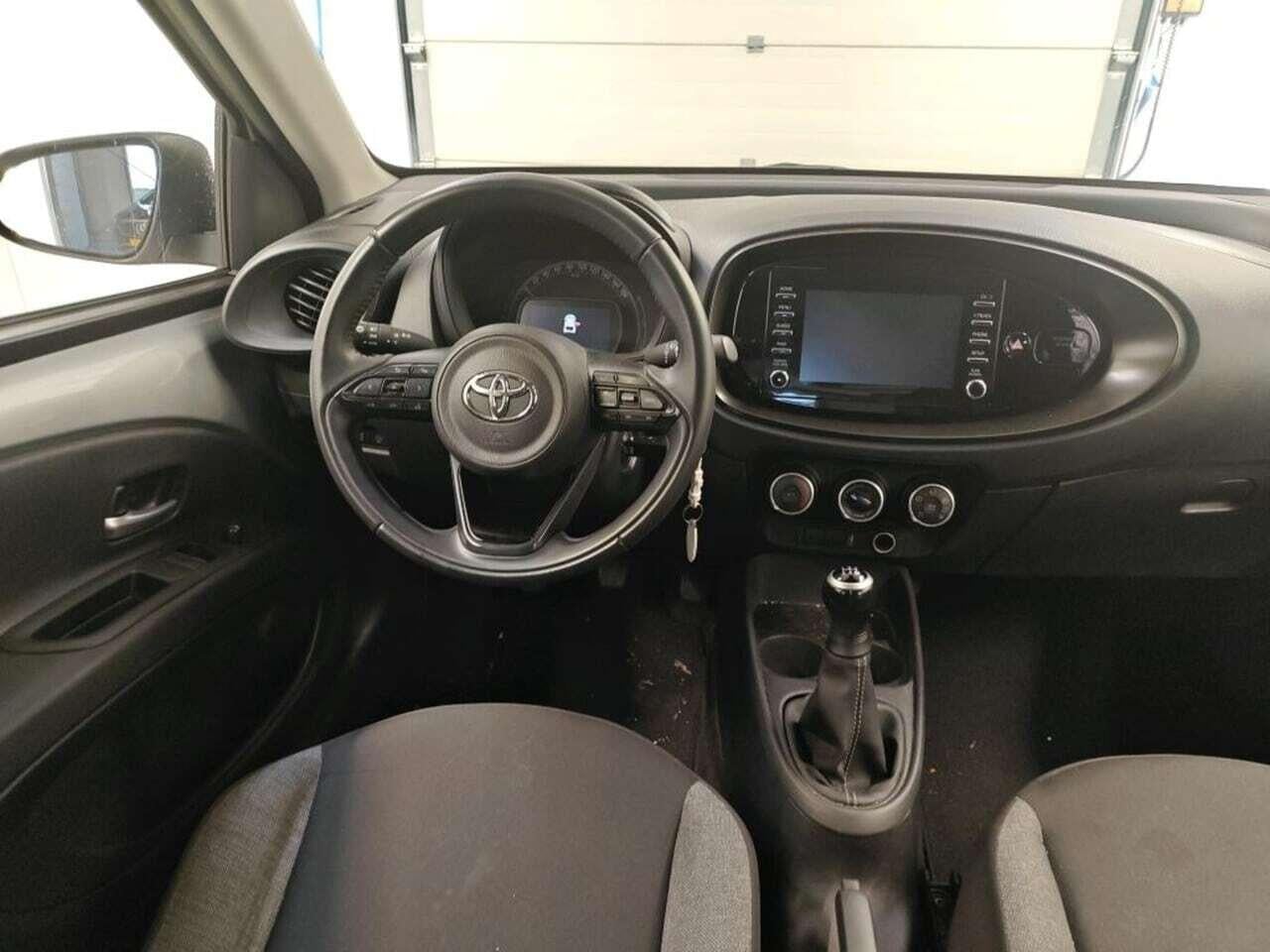 TOYOTA Aygo X 1.0 VVT-i MT Play photo
