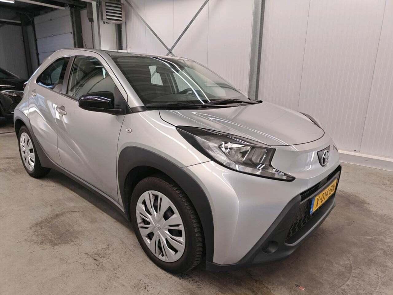 TOYOTA Aygo X 1.0 VVT-i MT Play photo