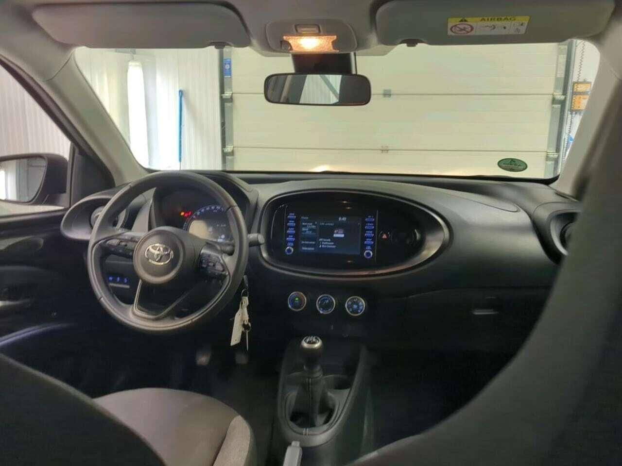 TOYOTA Aygo X 1.0 VVT-i MT Play photo