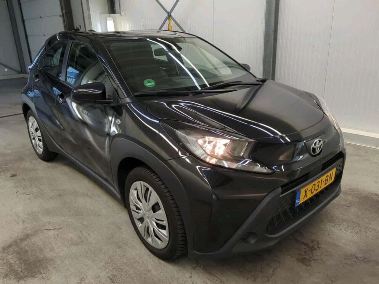 TOYOTA Aygo X 1.0 VVT-i MT Play photo