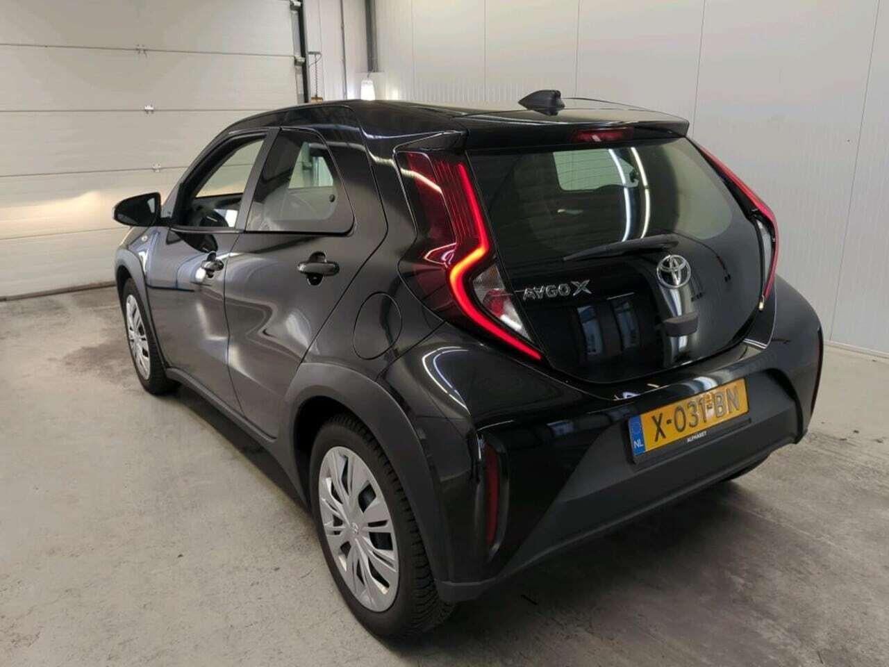 TOYOTA Aygo X 1.0 VVT-i MT Play photo